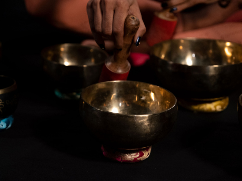 الاستعداد لحمّام الصوت في المنزل